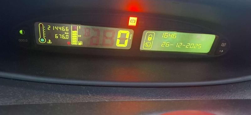 Grijs Gebruikt 2006 Citroën Xsara Picasso MPV | € 1.100 (Eerlijke prijs) - Afbeelding 1/4