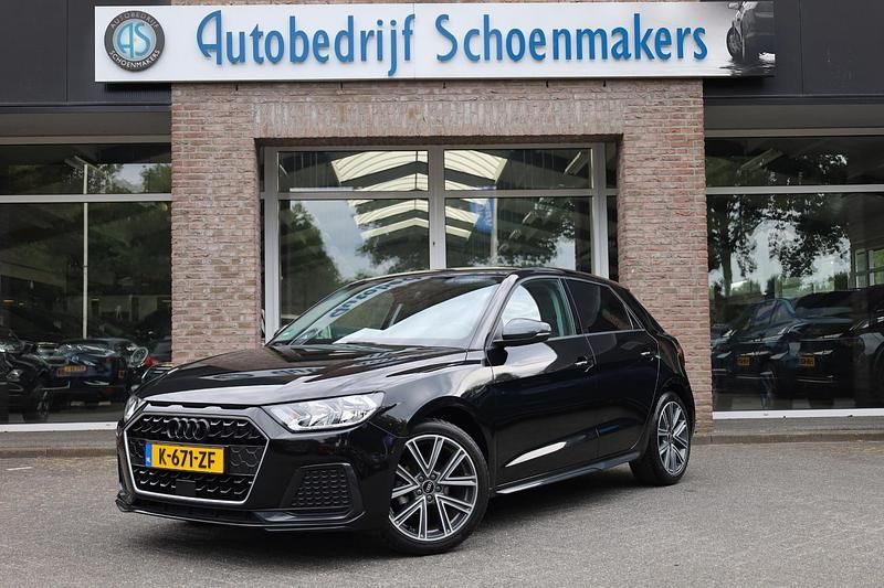 Zwart Gebruikt 2021 Audi A1 Sportback Hatchback | € 21.940 (Iets duurder) - Afbeelding 1/4