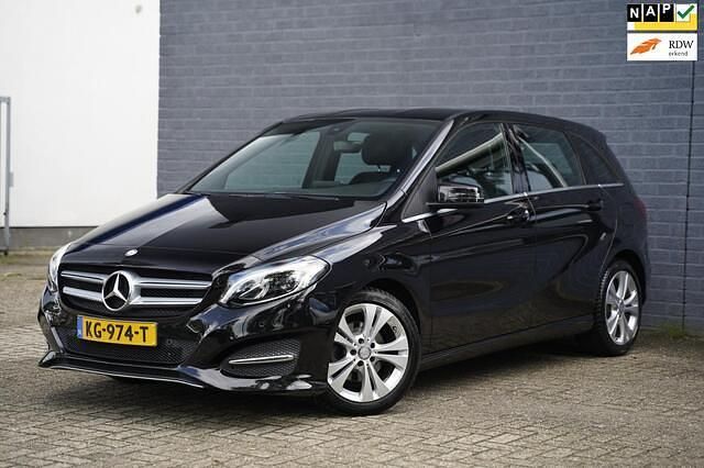 Zwart, metallic lak Gebruikt 2016 Mercedes B180 Prestige MPV | € 14.950 (Eerlijke prijs) - Afbeelding 1/4