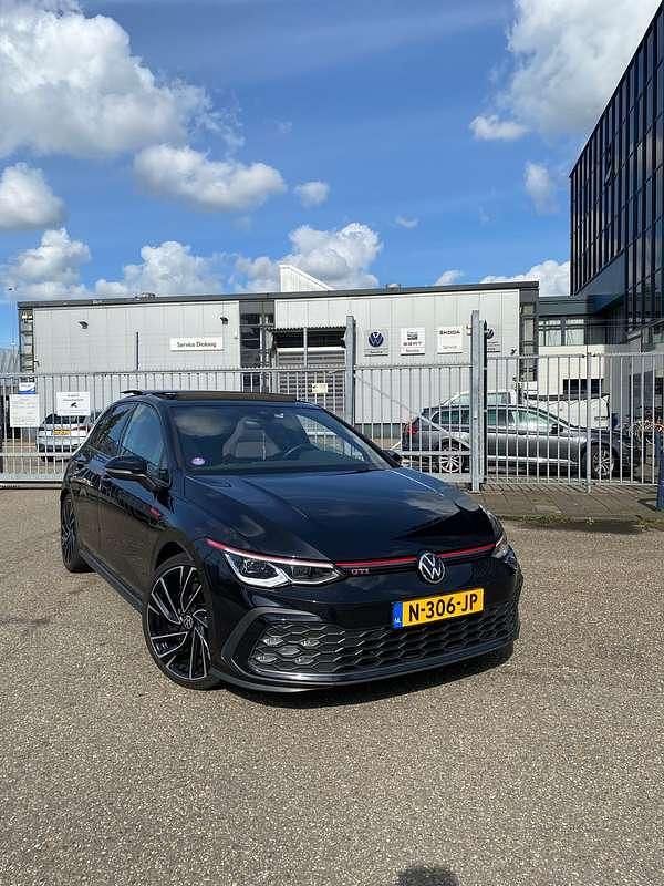 Zwart Occasion 2021 VW Golf VIII GTI Stationwagen | € 28.499 (Eerlijke prijs) - Afbeelding 1/4