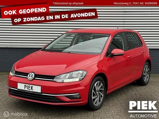 Rood Occasion 2017 VW Golf VII Highline Hatchback | € 13.999 (Goede deal) - Afbeelding 1/3