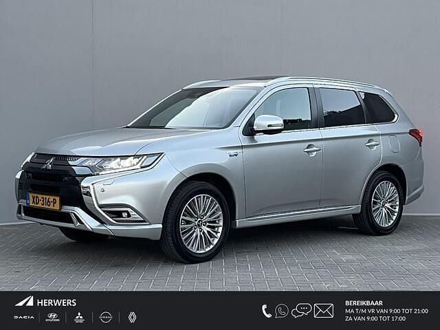 Grijs Gebruikt 2018 Mitsubishi Outlander Instyle SUV | € 20.435 - Afbeelding 1/4