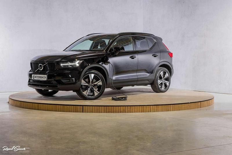 Zwart Gebruikt 2022 Volvo XC40 R-Design SUV | € 36.990 (Goede deal) - Afbeelding 1/4