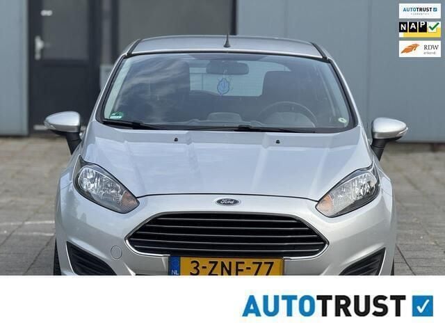 Grijs Gebruikt 2015 Ford Fiesta Style Hatchback | € 6.449 (Eerlijke prijs) - Afbeelding 1/4