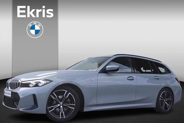 Grijs Gebruikt 2024 BMW 318 M Sport Stationwagen | € 45.900 (Duur) - Afbeelding 1/4