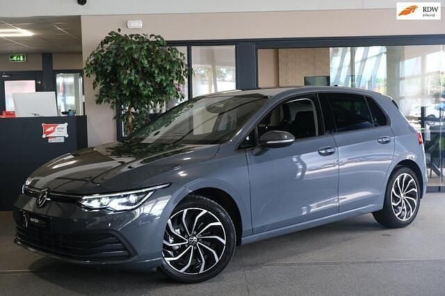 Grijs Gebruikt 2021 VW Golf VIII Style Hatchback | € 23.950 (Goede deal) - Afbeelding 1/4