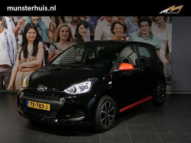 Zwart Gebruikt 2018 Hyundai i10 Comfort Hatchback | € 8.250 (Eerlijke prijs) - Afbeelding 1/4