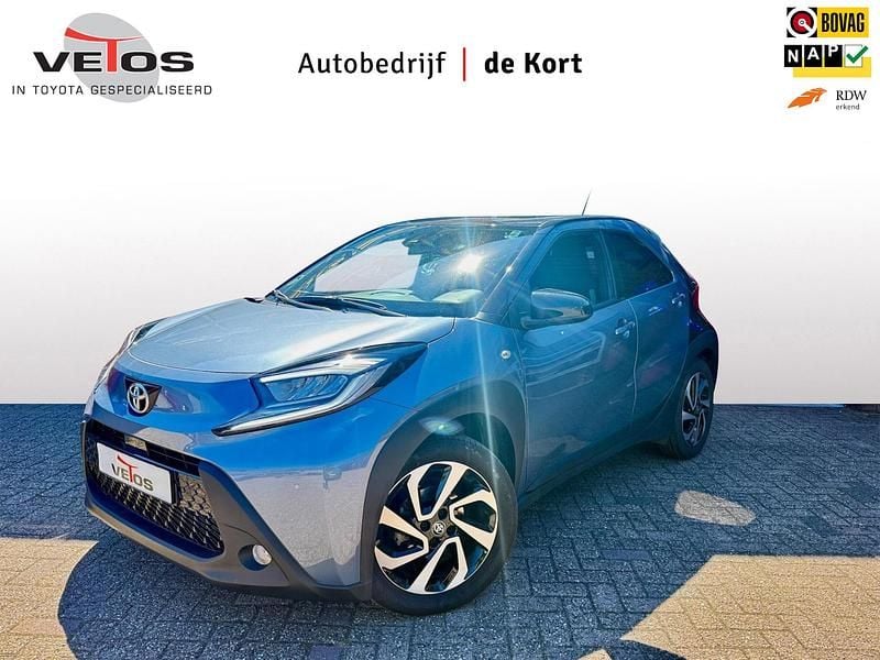 Grijs Gebruikt 2024 Toyota Aygo X Pulse SUV | € 18.950 - Afbeelding 1/4