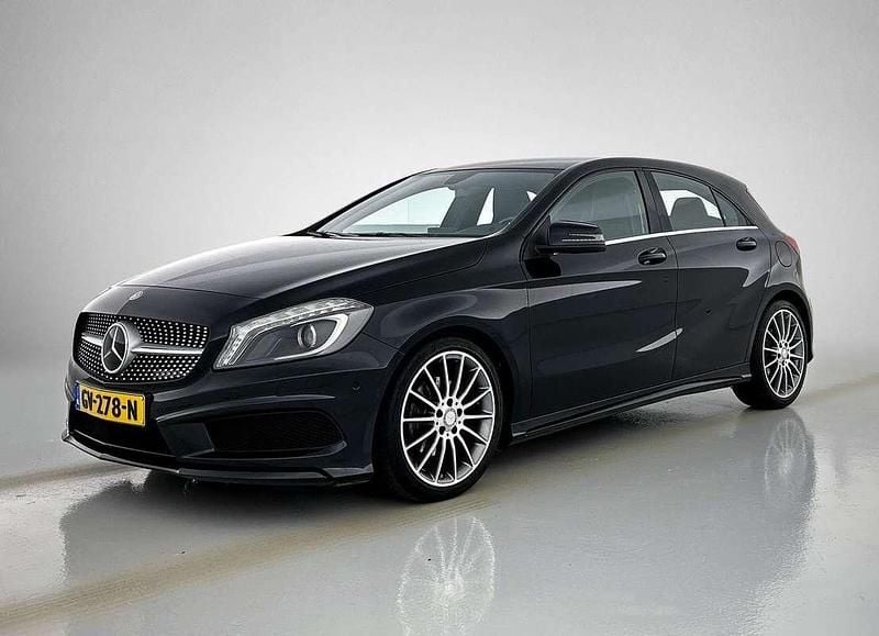 Zwart Gebruikt 2015 Mercedes A180 Ambition Hatchback | € 10.995 (Goede deal) - Afbeelding 1/3