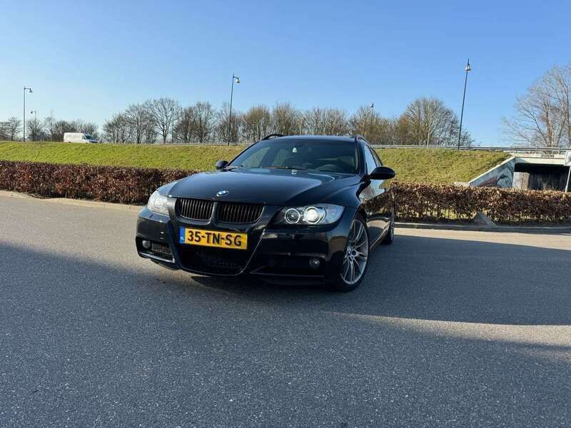 Zwart Gebruikt 2006 BMW 330 Executive Stationwagen | € 12.750 (Eerlijke prijs) - Afbeelding 1/4