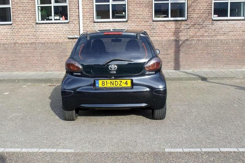 Grijs Gebruikt 2010 Toyota Aygo Hatchback | € 600 (Super prijs) - Afbeelding 1/4