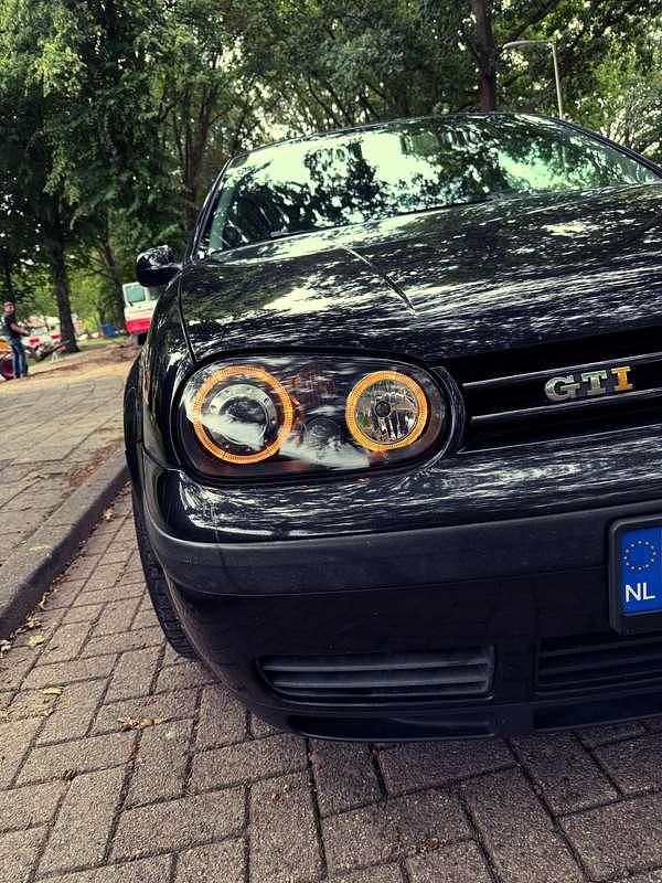 Zwart Gebruikt 2003 VW Golf IV Highline Sedan | € 3.500 - Afbeelding 1/4