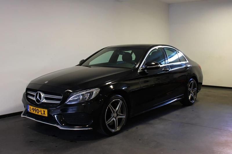 Zwart (metallic) Occasion 2015 Mercedes C300 Style Sedan | € 23.450 - Afbeelding 1/4