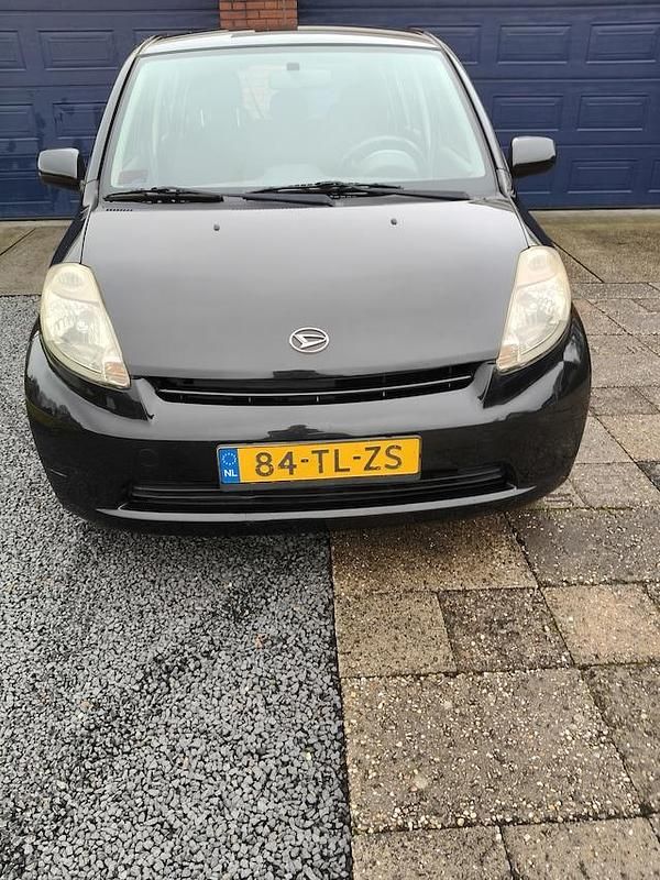 Occasion Daihatsu Sirion 69 PK (50 kW) 2006 Zwart (metallic) Hatchback