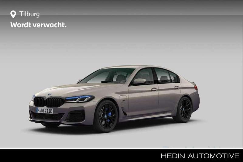Grijs Gebruikt 2023 BMW 530 Executive Sedan | € 49.880 (Eerlijke prijs) - Afbeelding 1/2