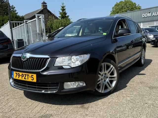 Zwart Gebruikt 2011 Skoda Superb Elegance Stationwagen | € 5.900 - Afbeelding 1/4