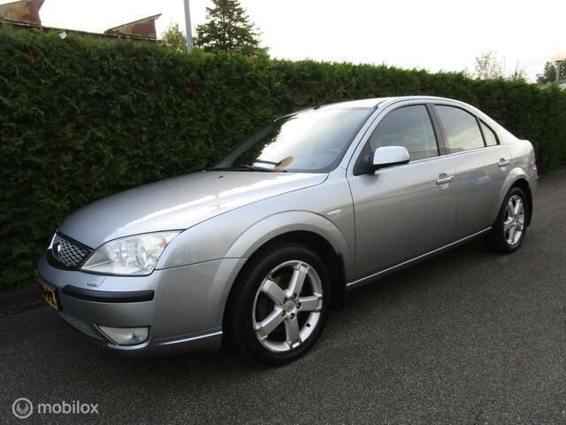 Grijs Gebruikt 2007 Ford Mondeo Platinum Hatchback | € 4.950 (Duur) - Afbeelding 1/4