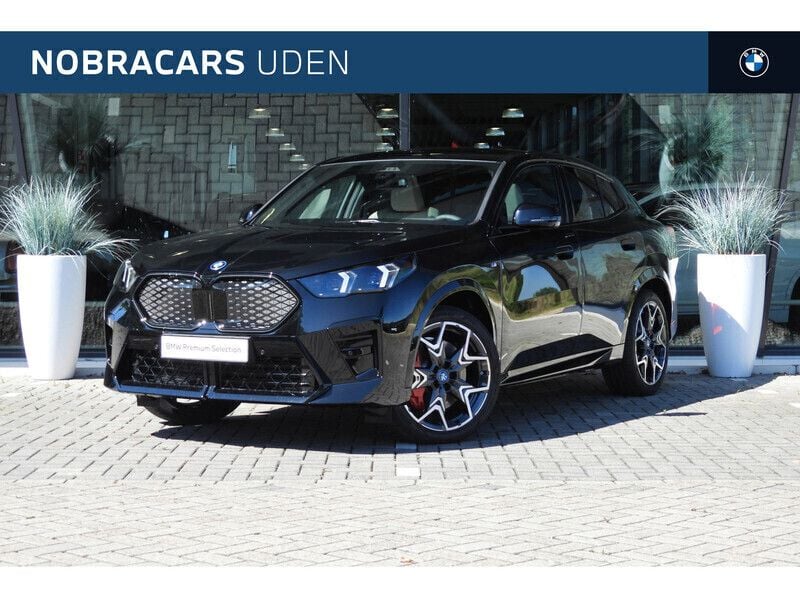 Saphirschwarz Gebruikt 2025 BMW iX2 Executive SUV | € 59.950 (Goede deal) - Afbeelding 1/4