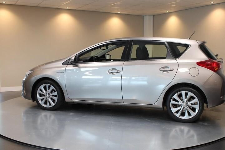 Occasion Toyota Auris Hybrid 2013 Bruin (metallic) Hatchback