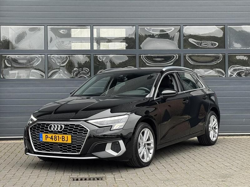 Zwart Gebruikt 2022 Audi A3 Sportback Advanced Hatchback | € 23.999 (Goede deal) - Afbeelding 1/3