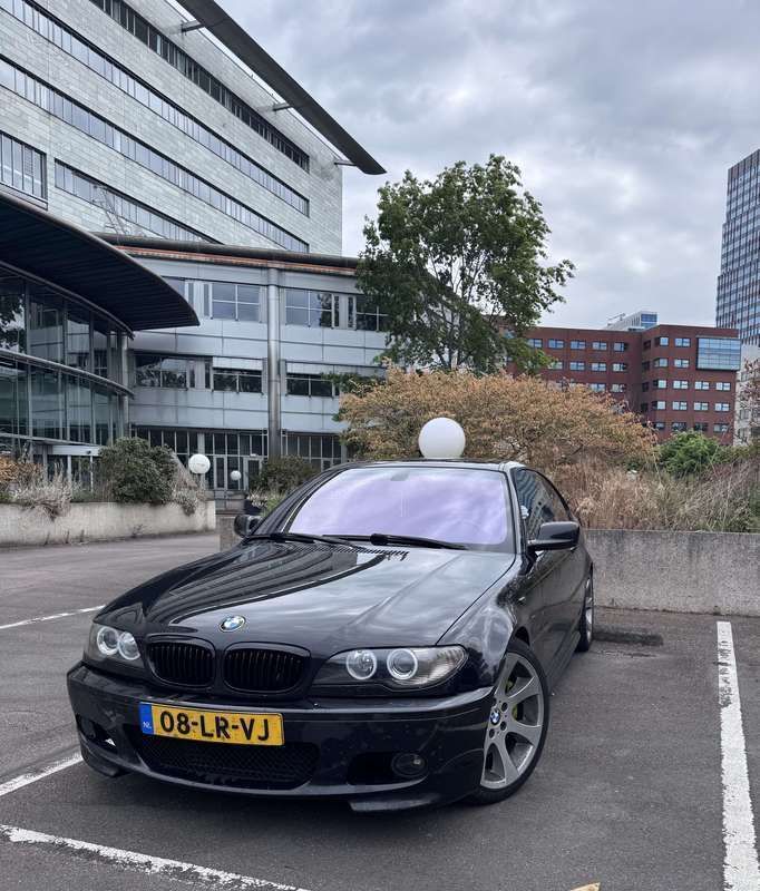 Zwart Gebruikt 2003 BMW 330 Coupé | € 5.555 - Afbeelding 1/4