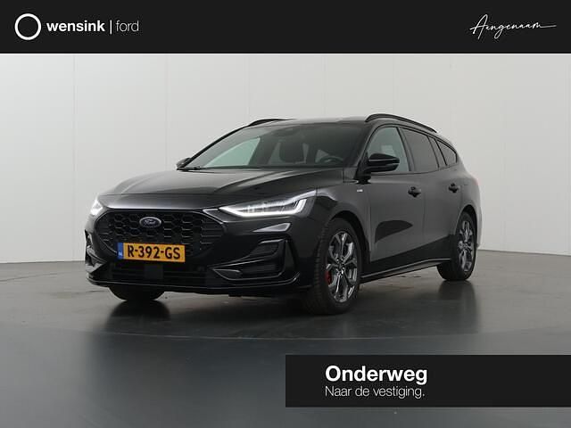 Zwart Gebruikt 2022 Ford Focus ST-Line Stationwagen | € 18.835 (Eerlijke prijs) - Afbeelding 1/4