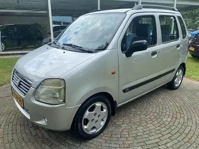 Grijs, metallic lak Gebruikt 2001 Suzuki Wagon R+ GL Stationwagen | € 2.400 (Duur) - Afbeelding 1/4