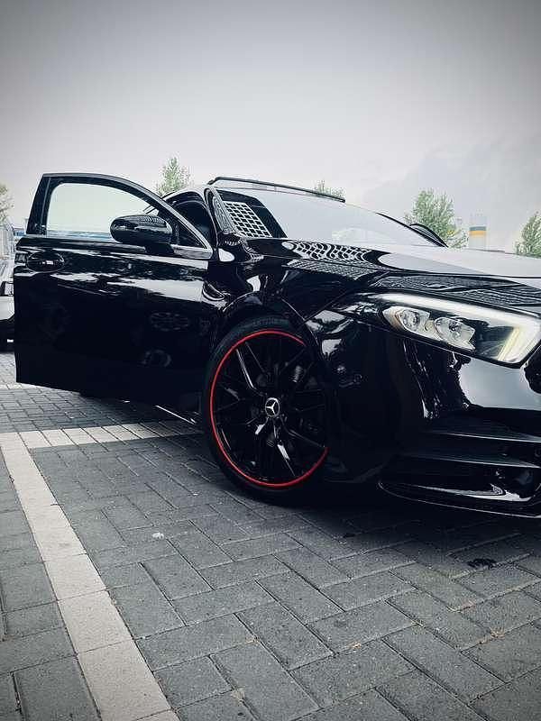 Zwart Gebruikt 2018 Mercedes A200 AMG Stationwagen | € 25.999 - Afbeelding 1/4