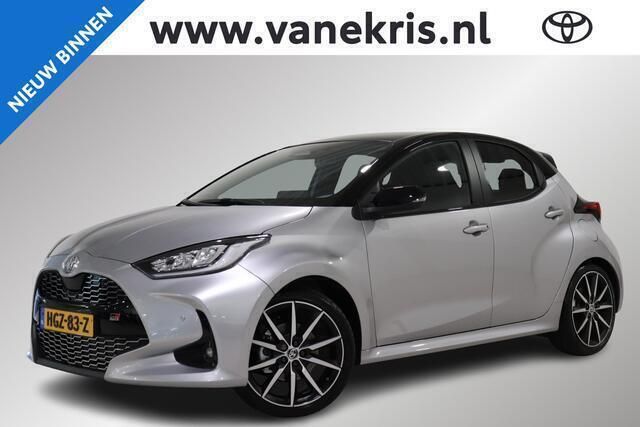 Grijs Gebruikt 2025 Toyota Yaris Sport Hatchback | € 35.809 - Afbeelding 1/4