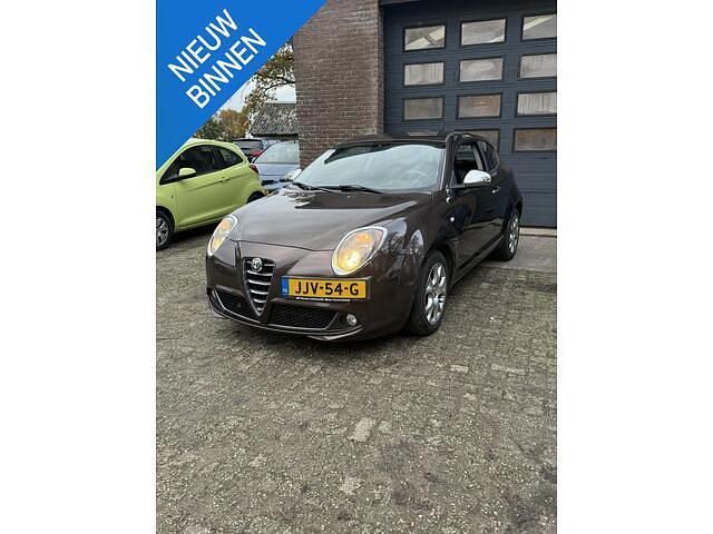 Bruin Gebruikt 2013 Alfa Romeo MiTo Impression Hatchback | € 3.999 (Super prijs) - Afbeelding 1/3