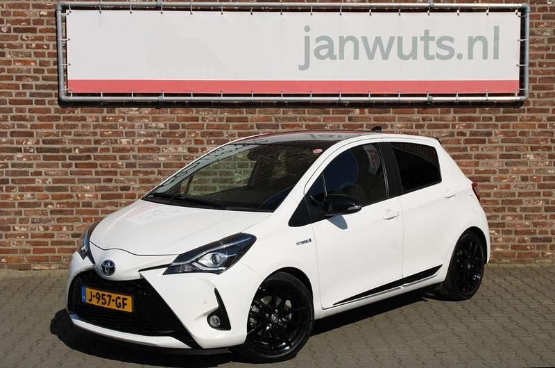 Wit Gebruikt 2019 Toyota Yaris Hybrid Sport Hatchback | € 19.950 (Eerlijke prijs) - Afbeelding 1/4