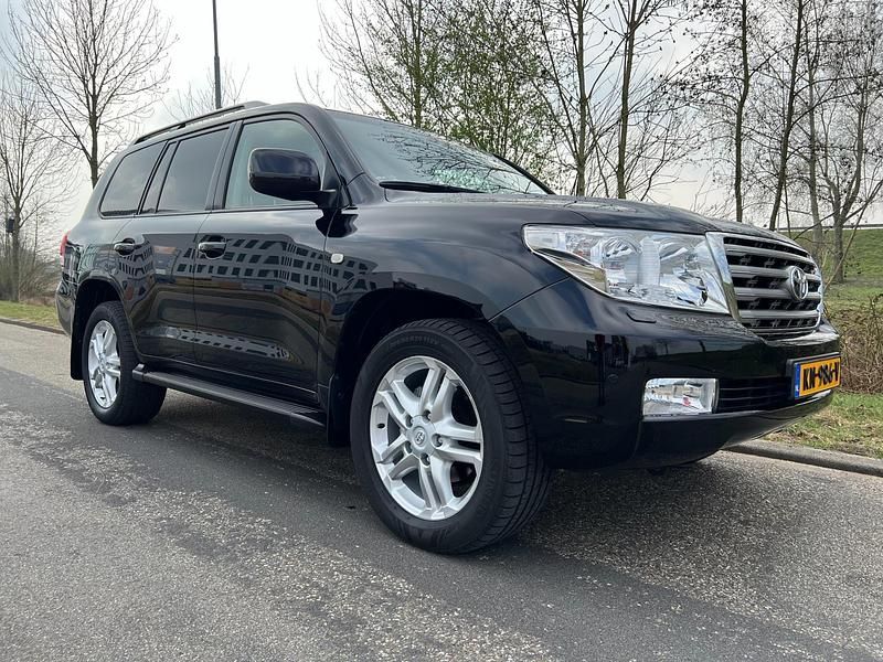 Zwart Occasion 2011 Toyota Land Cruiser Executive SUV | € 69.950 - Afbeelding 1/4