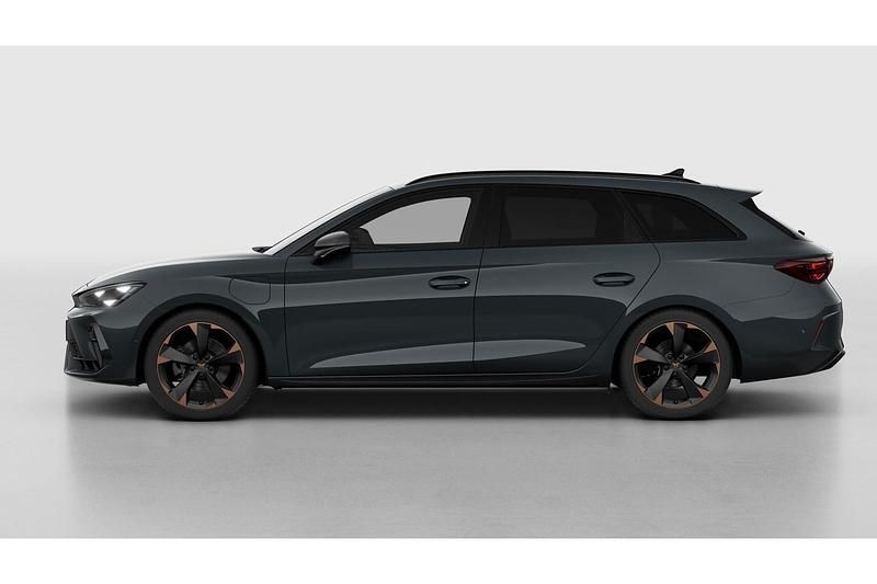Nieuw Cupra Leon 2025 Fiord blue Stationwagen