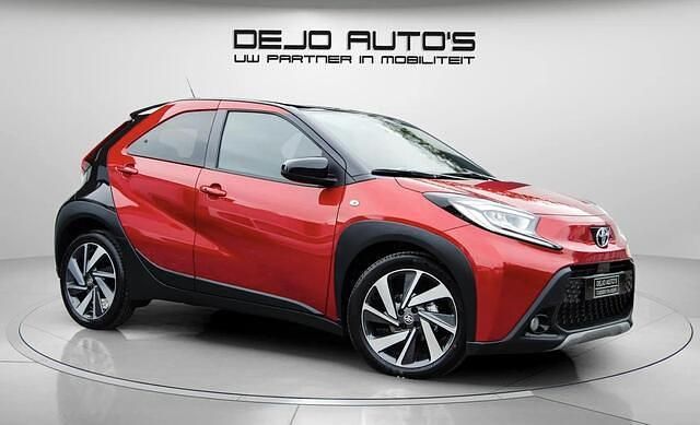 Rood Gebruikt 2022 Toyota Aygo X Limited SUV | € 17.950 - Afbeelding 1/4