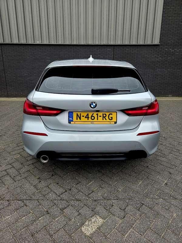 Occasion BMW 118 Sport Line 136 PK (100 kW) 2021 Zilver Hatchback