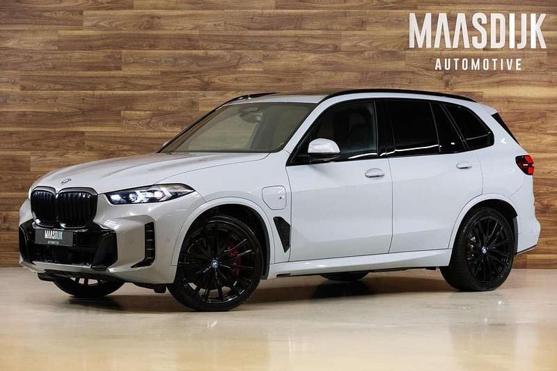 Grijs, metallic lak Gebruikt 2025 BMW X5 M Sport SUV | € 109.740 (Eerlijke prijs) - Afbeelding 1/4