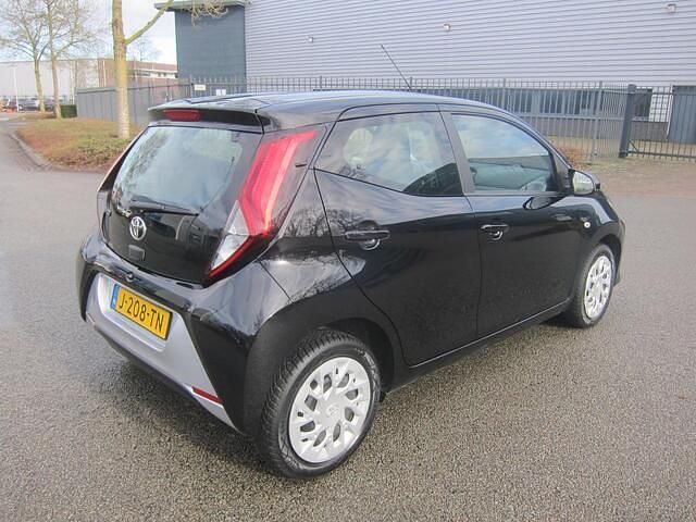 Occasion Toyota Aygo X-play 72 PK (52 kW) 2020 Zwart (metallic) Hatchback