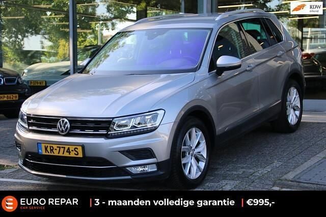 Grijs, metallic lak Gebruikt 2016 VW Tiguan Highline SUV | € 19.995 (Eerlijke prijs) - Afbeelding 1/4
