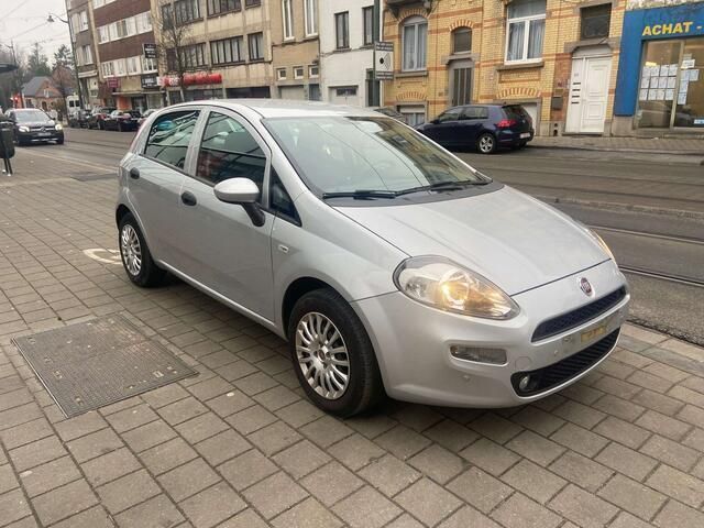 Grijs Gebruikt 2016 Fiat Punto Street Hatchback | € 7.490 (Duur) - Afbeelding 1/4