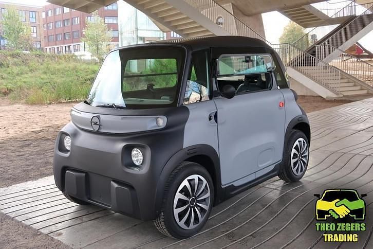 Grijs Gebruikt 2024 Opel Rocks-e Rocks Hatchback | € 9.377 - Afbeelding 1/1