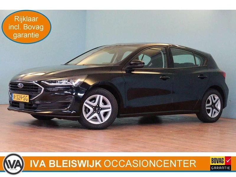 Zwart Occasion 2022 Ford Focus Hatchback | € 14.888 (Goede deal) - Afbeelding 1/3