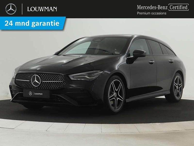 Zwart, metallic lak Gebruikt 2024 Mercedes CLA180 Shooting Brake AMG line Stationwagen | € 41.950 - Afbeelding 1/4