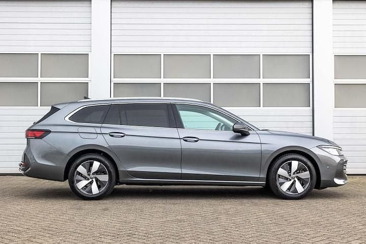 Occasion VW Passat Business 204 PK (150 kW) 2025 Grijs Stationwagen