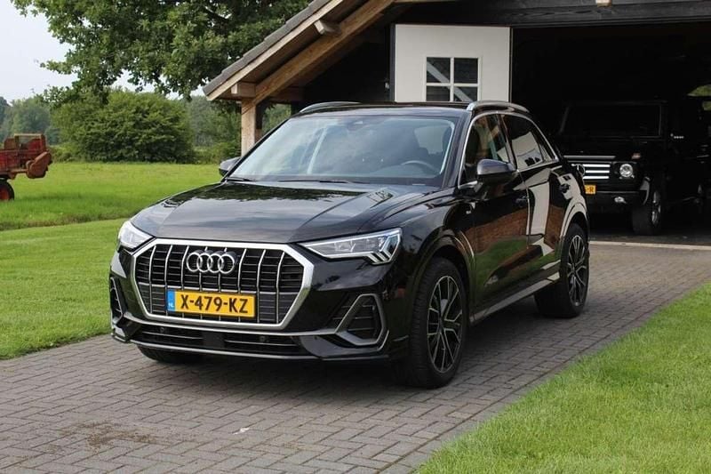 Zwart Gebruikt 2023 Audi Q3 Sport SUV | € 37.900 - Afbeelding 1/4