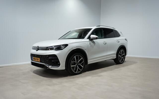 Occasion VW Tiguan R-line Edition 204 PK (150 kW) 2025 Wit (metallic) SUV