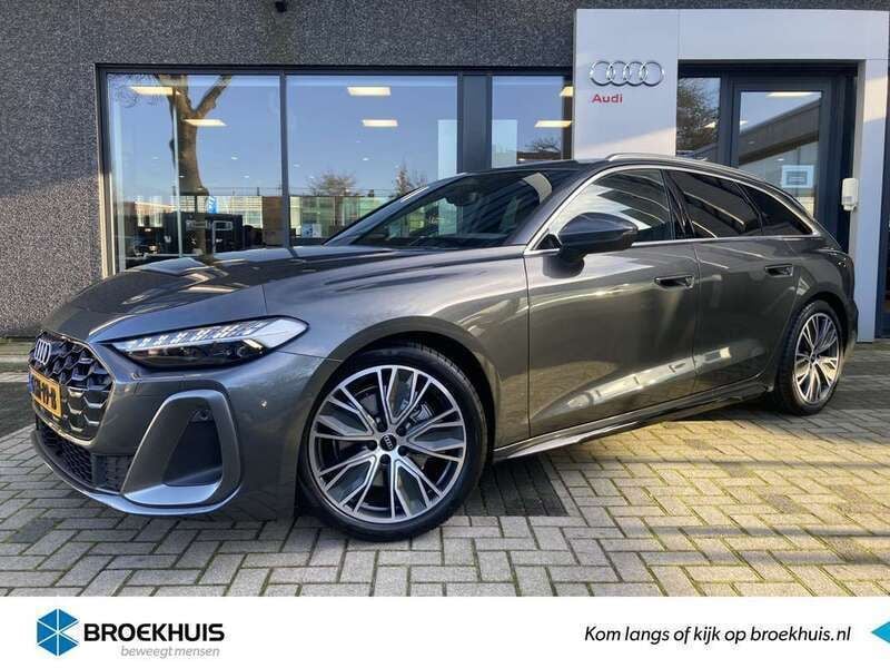 Grijs Gebruikt 2024 Audi A5 S-Line Coupé | € 56.950 - Afbeelding 1/4