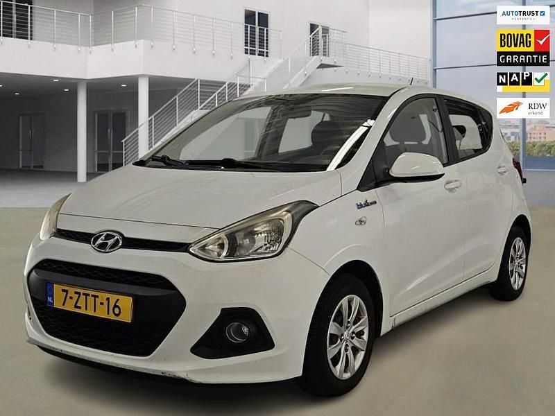 Wit Occasion 2015 Hyundai i10 Comfort Hatchback | € 7.450 (Eerlijke prijs) - Afbeelding 1/4