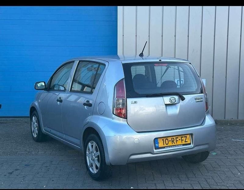 Occasion Daihatsu Sirion 87 PK (63 kW) 2005 Grijs Hatchback