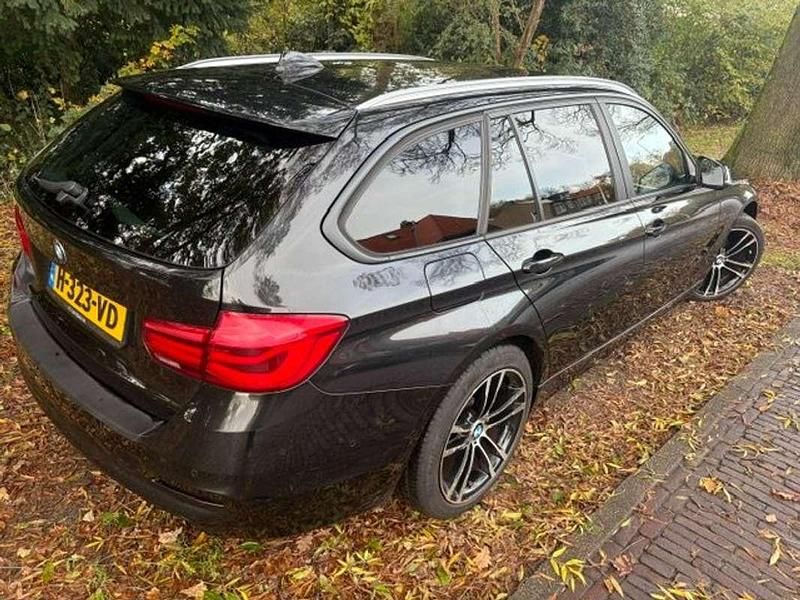 Zwart Gebruikt 2018 BMW 318 Stationwagen | € 15.000 (Goede deal) - Afbeelding 1/4