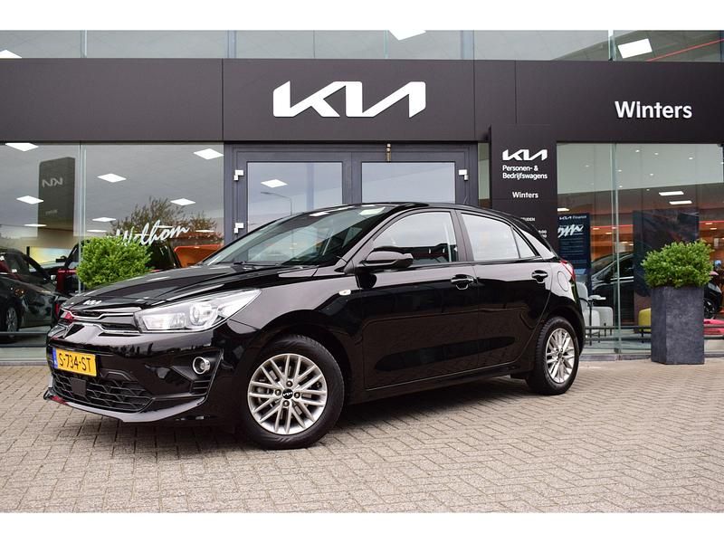 Zwart Gebruikt 2023 Kia Rio Hatchback | € 20.395 (Duur) - Afbeelding 1/4